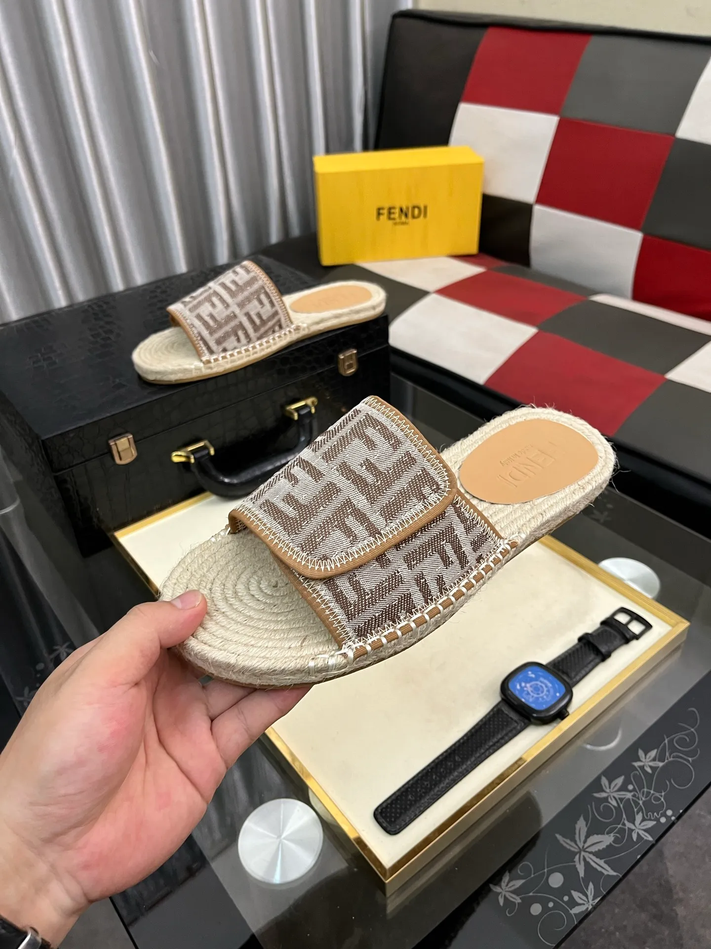 Men's shoes💰320⌚️⌚️[FENDI~Fendi slippers] High-end men's shoes brand official website 1:1 latest masterpiece: original mold customization, fabrics made of imported original materials, upgraded outsole, lighter, top quality in the market, simple and tasteful, a must-have for fashionistas, fashion is at your feet, full of confidence, the same style at the counter👍The season of summer slippers is here. Yardage: 38-44. Can be customized45.46.47